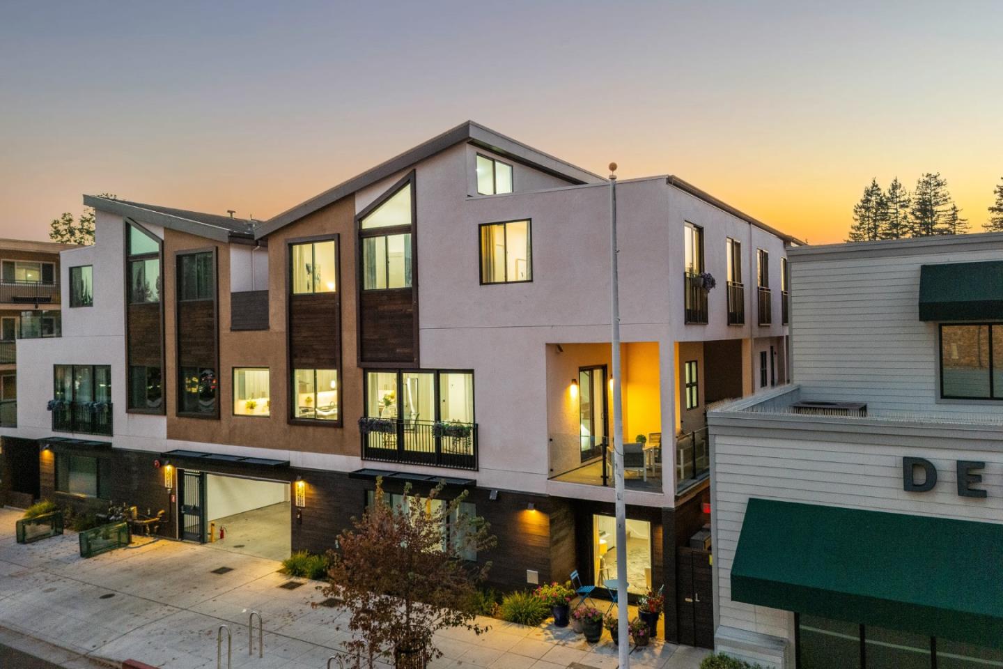 908 woodside