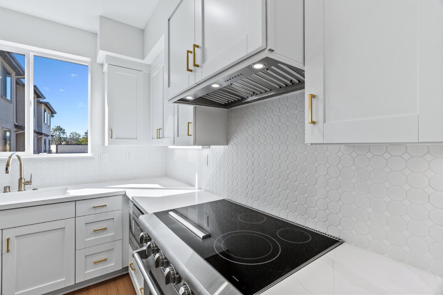 947 Woodside