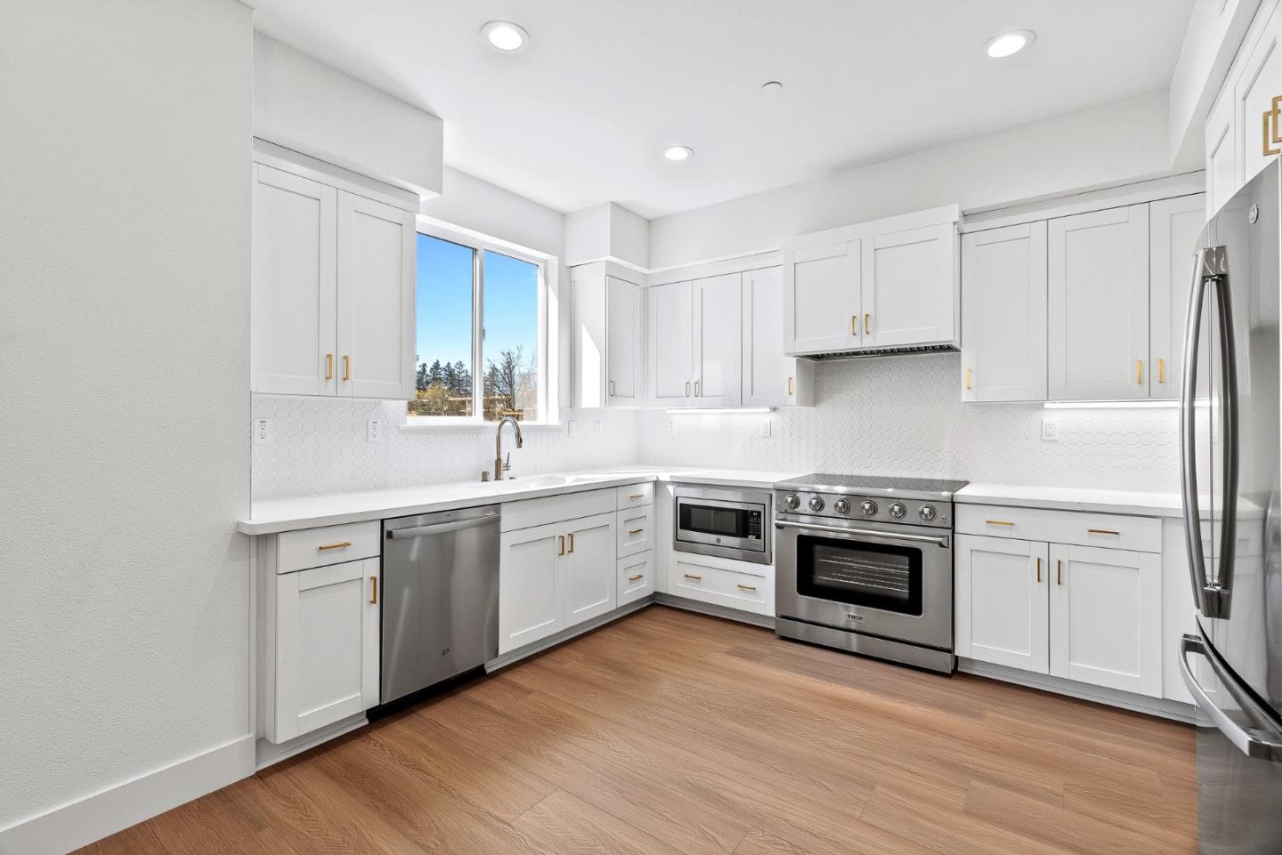 947 Woodside