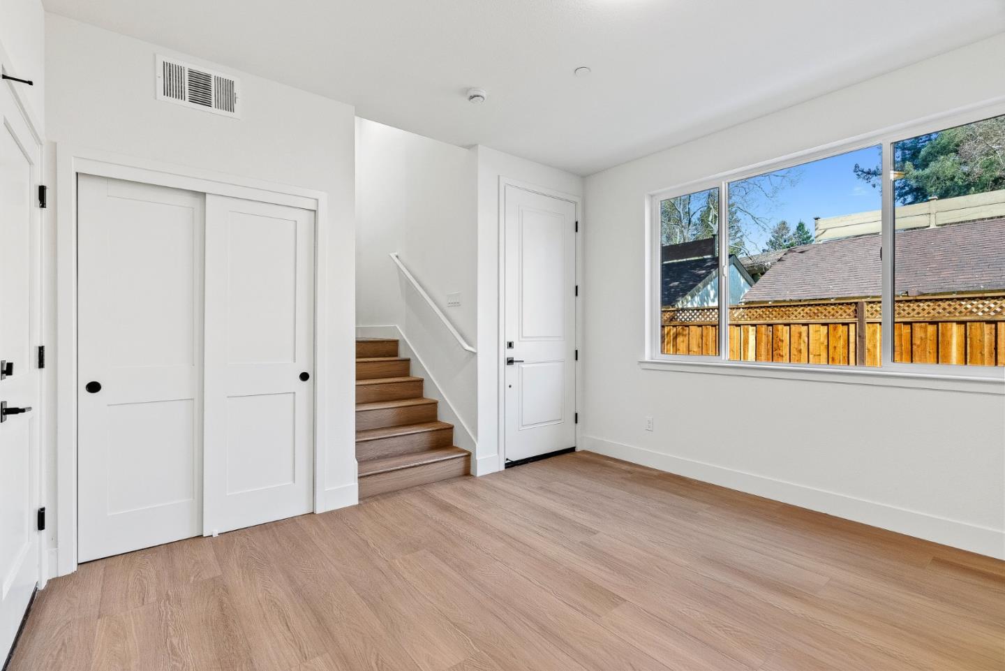 947 Woodside