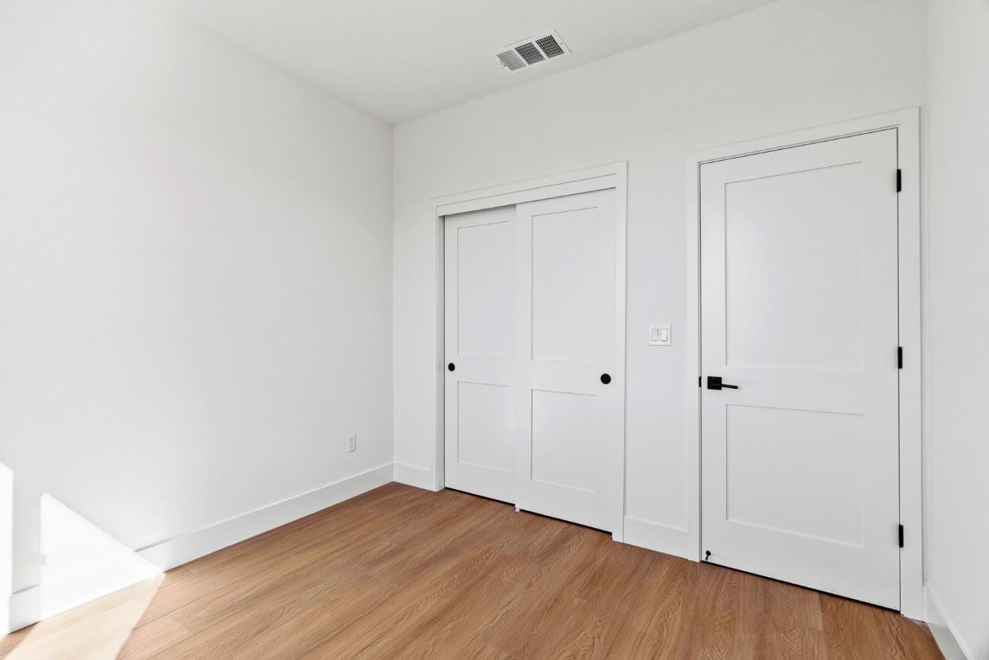 947 Woodside