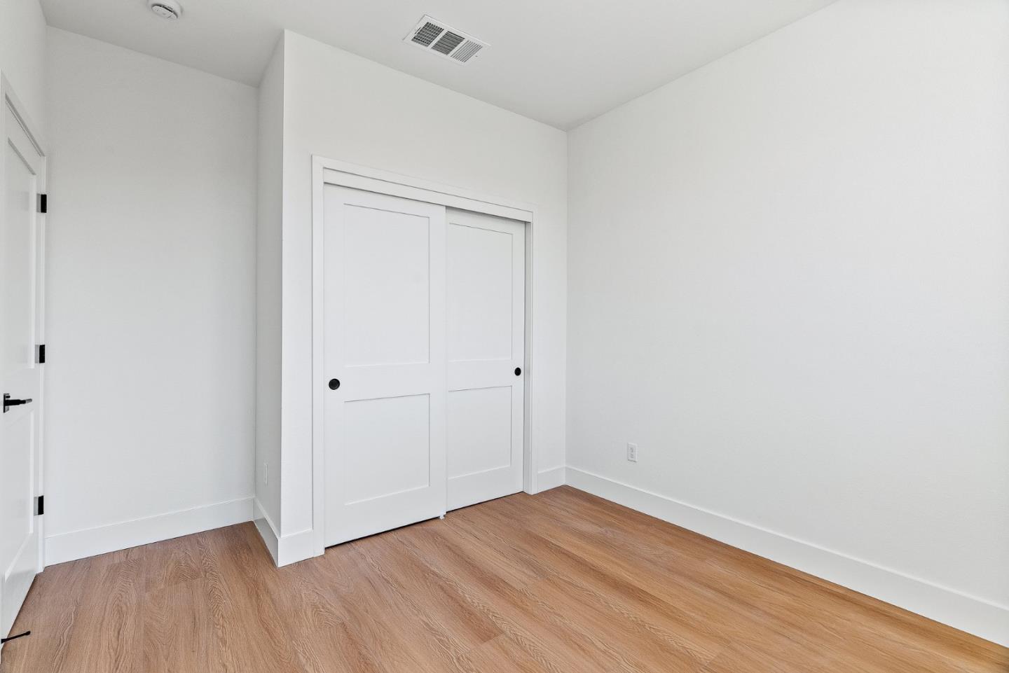 947 Woodside