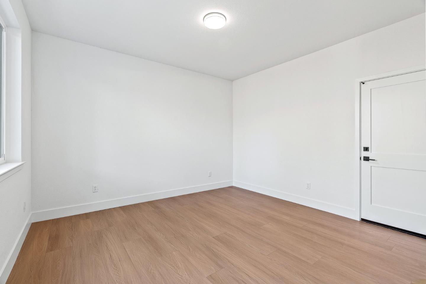 947 Woodside