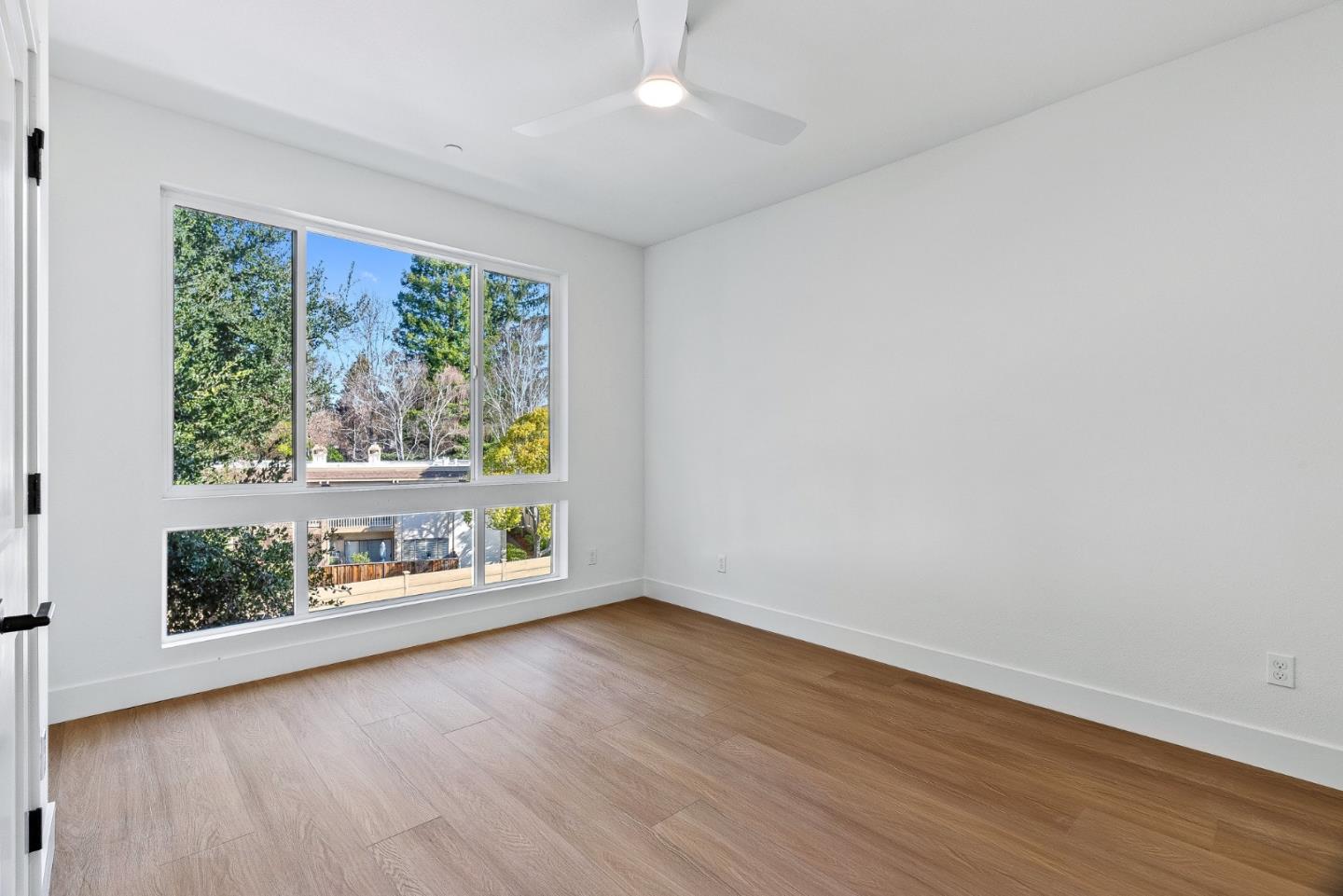 947 Woodside