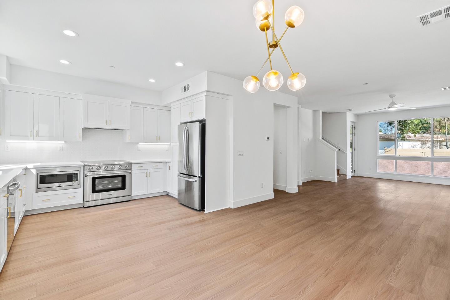 947 Woodside