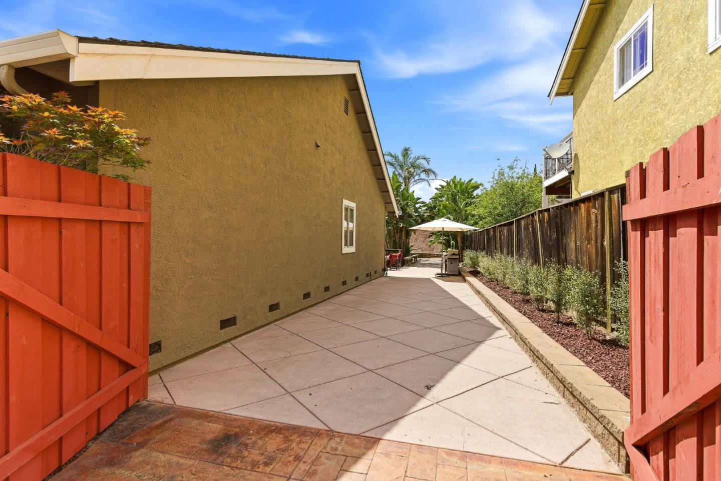 157 Knightshaven Way
