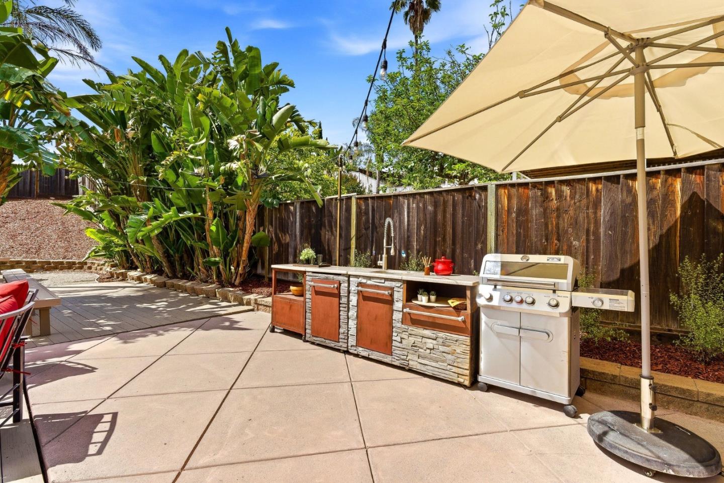 157 Knightshaven Way