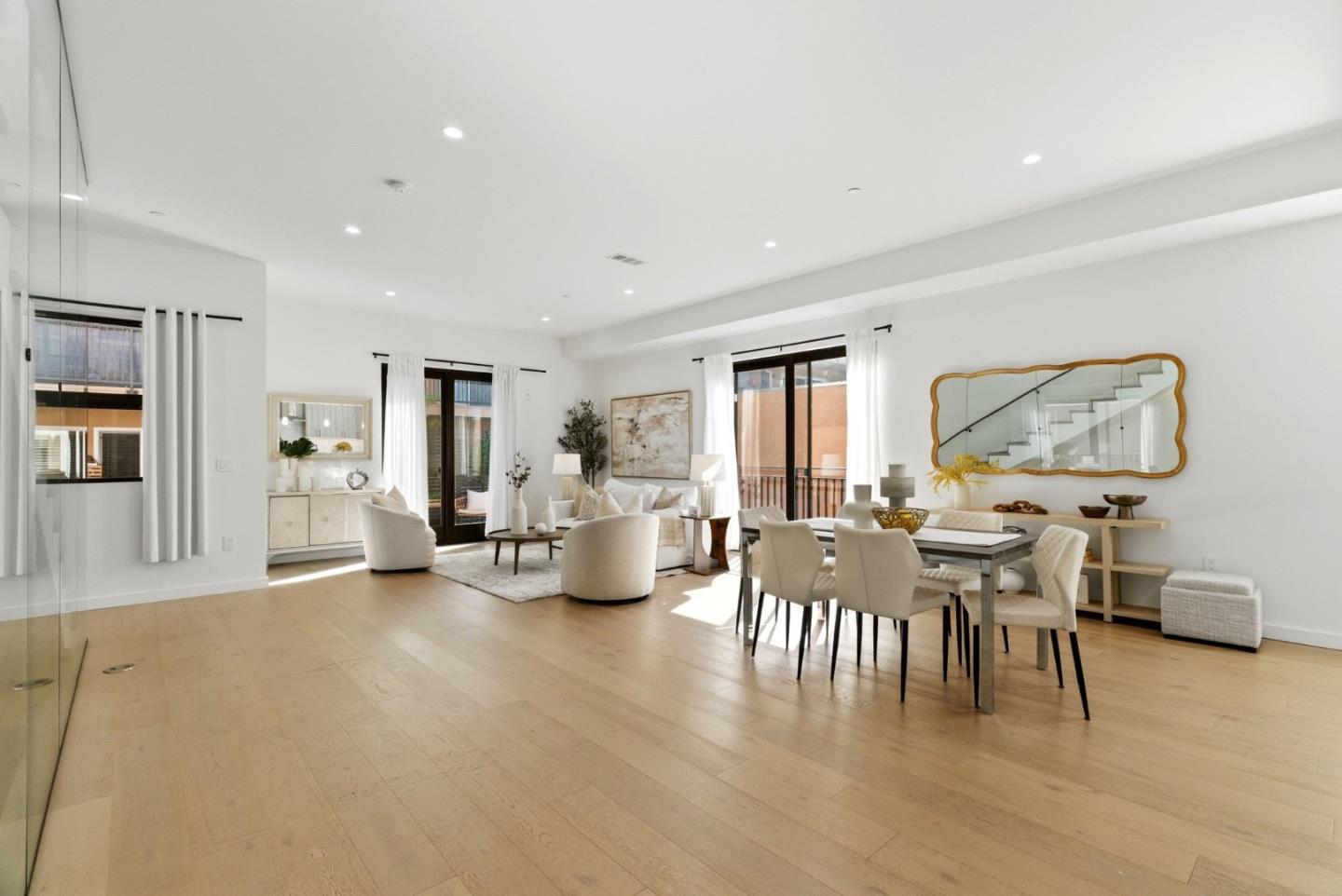 914 Woodside