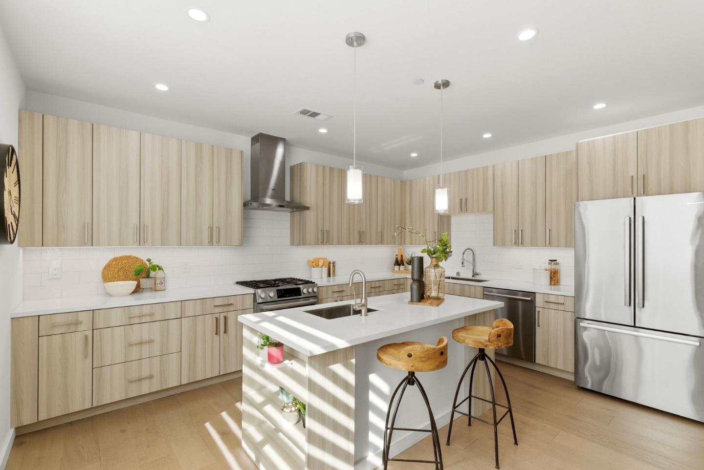 914 Woodside