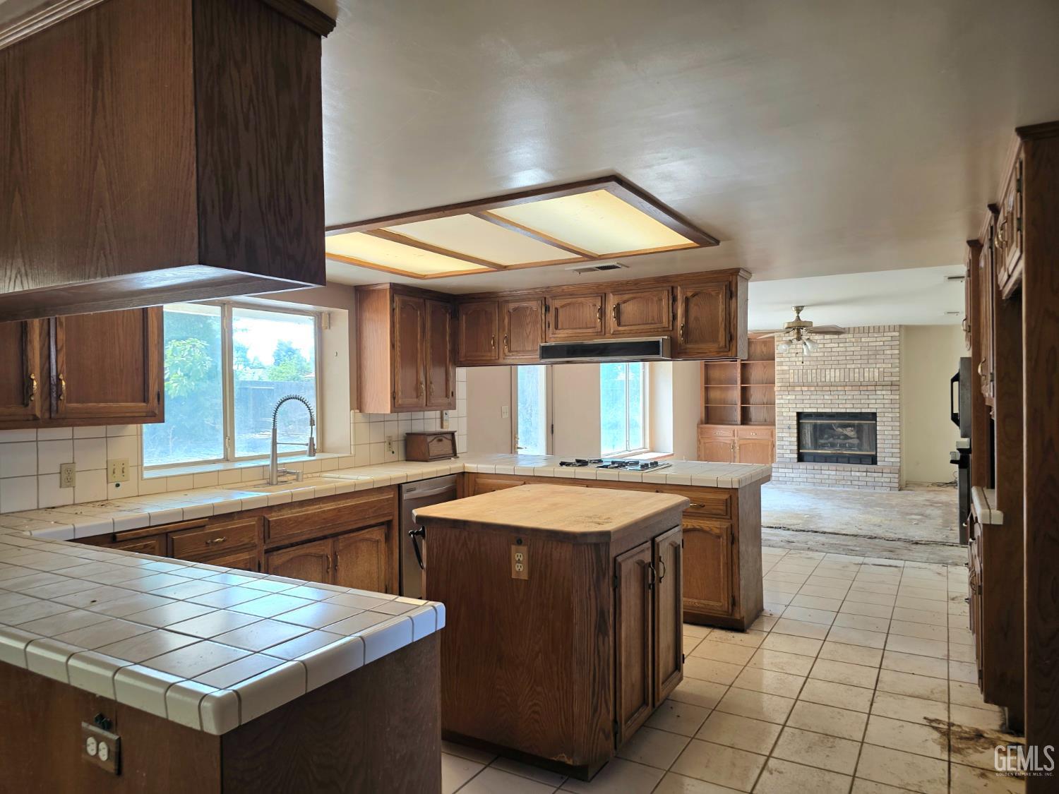 7609 Live Oak Way