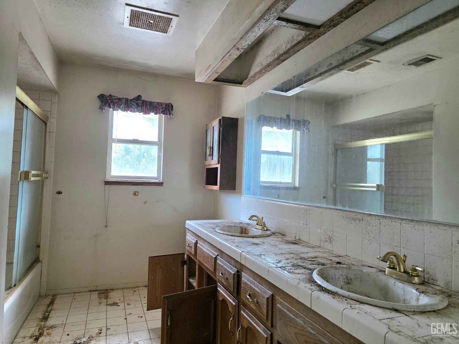 7609 Live Oak Way