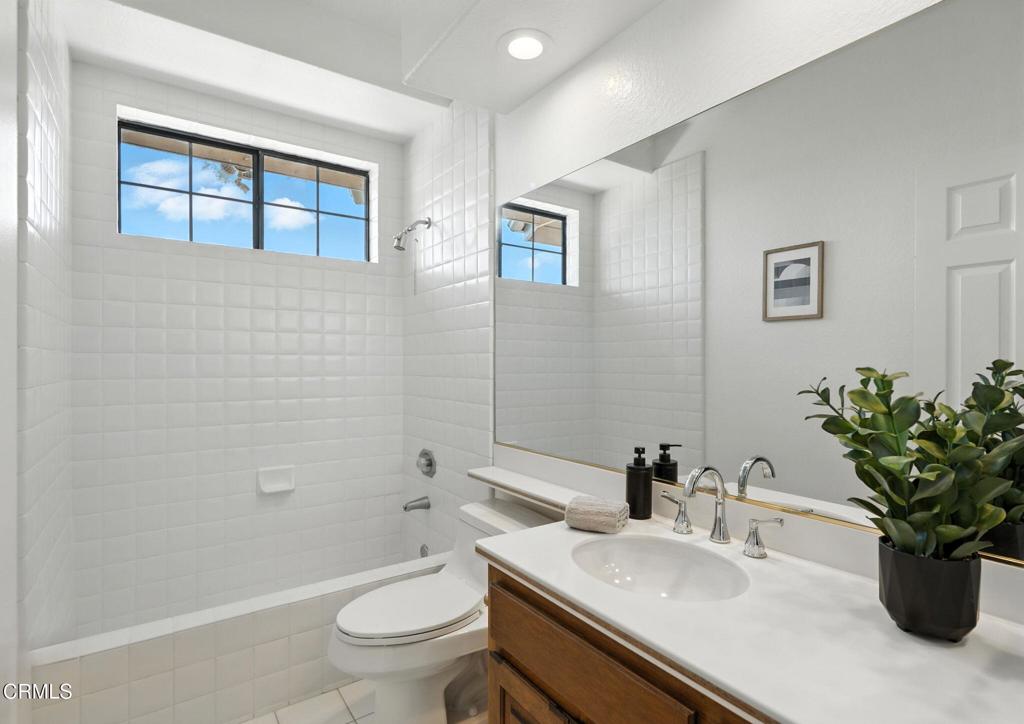 38470 Ave De La Bandolero