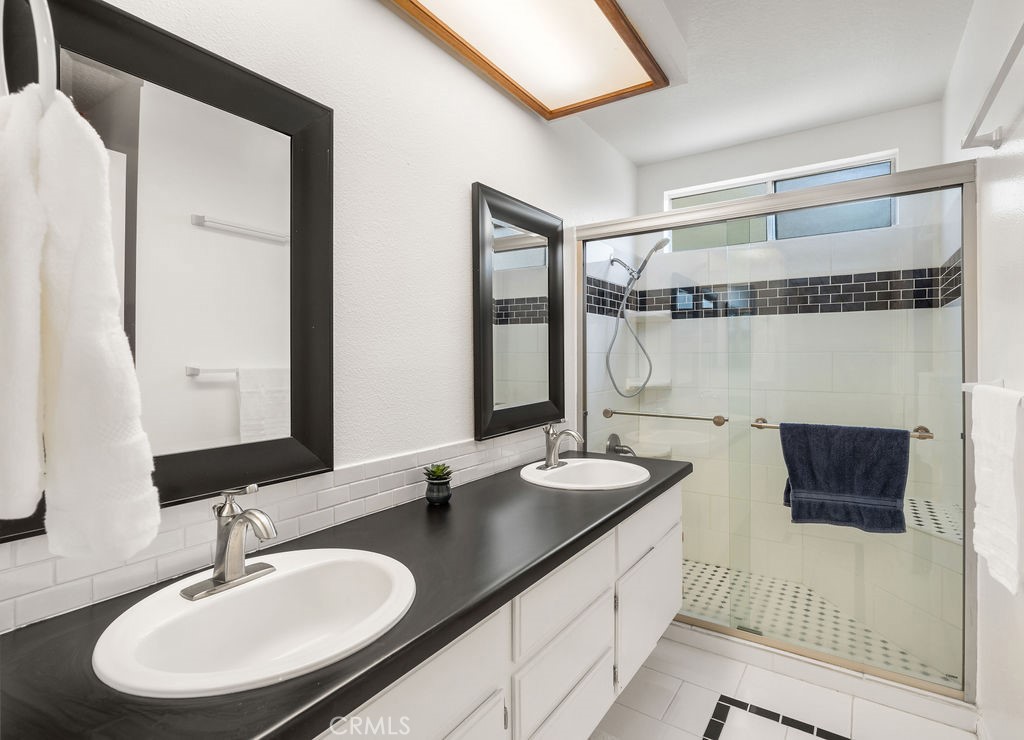 16982 Lakepointe Drive