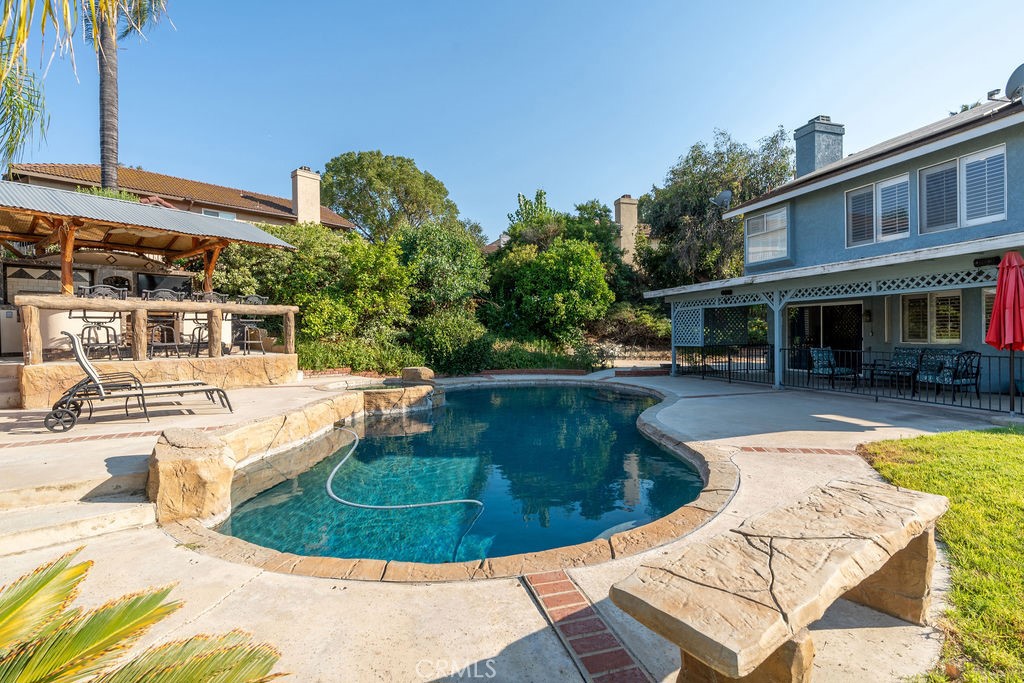 16982 Lakepointe Drive