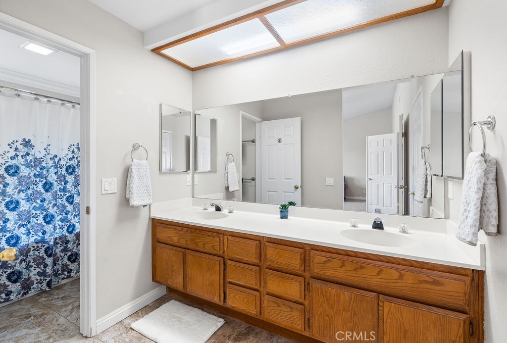 16982 Lakepointe Drive