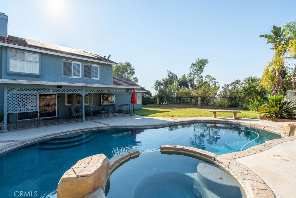 16982 Lakepointe Drive