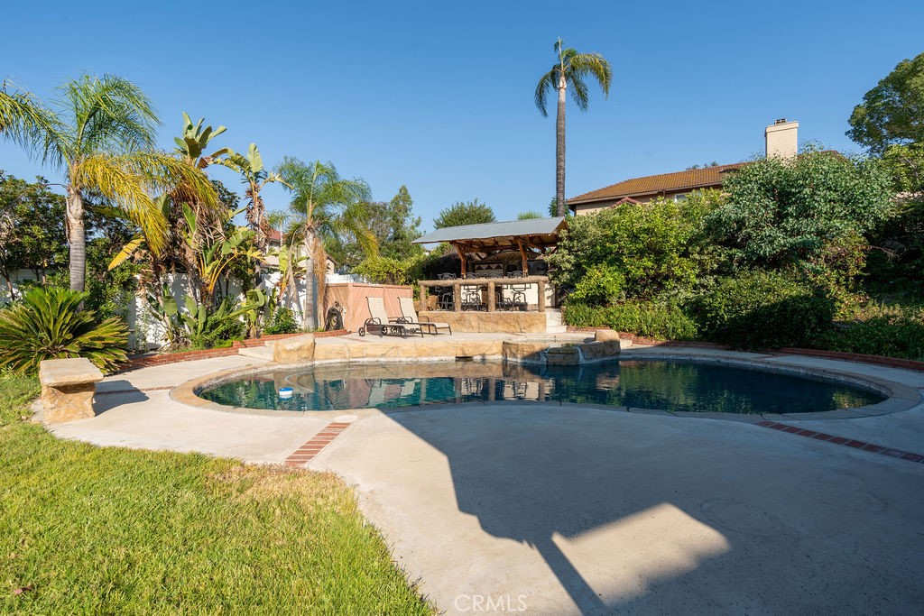 16982 Lakepointe Drive