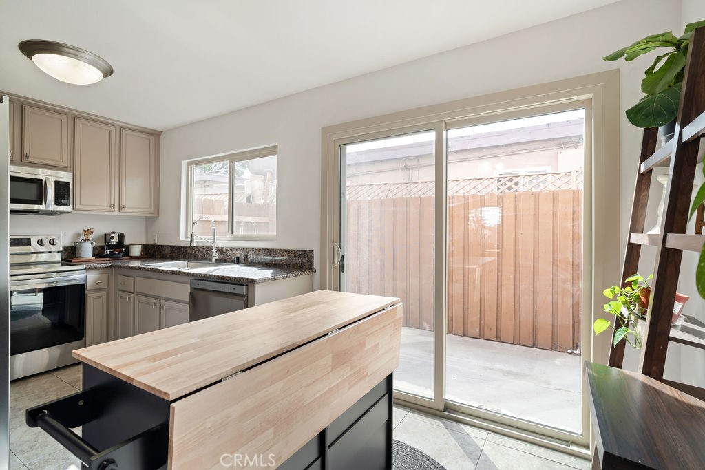 267 S Mollison Avenue 12