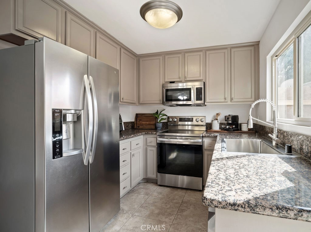 267 S Mollison Avenue 12