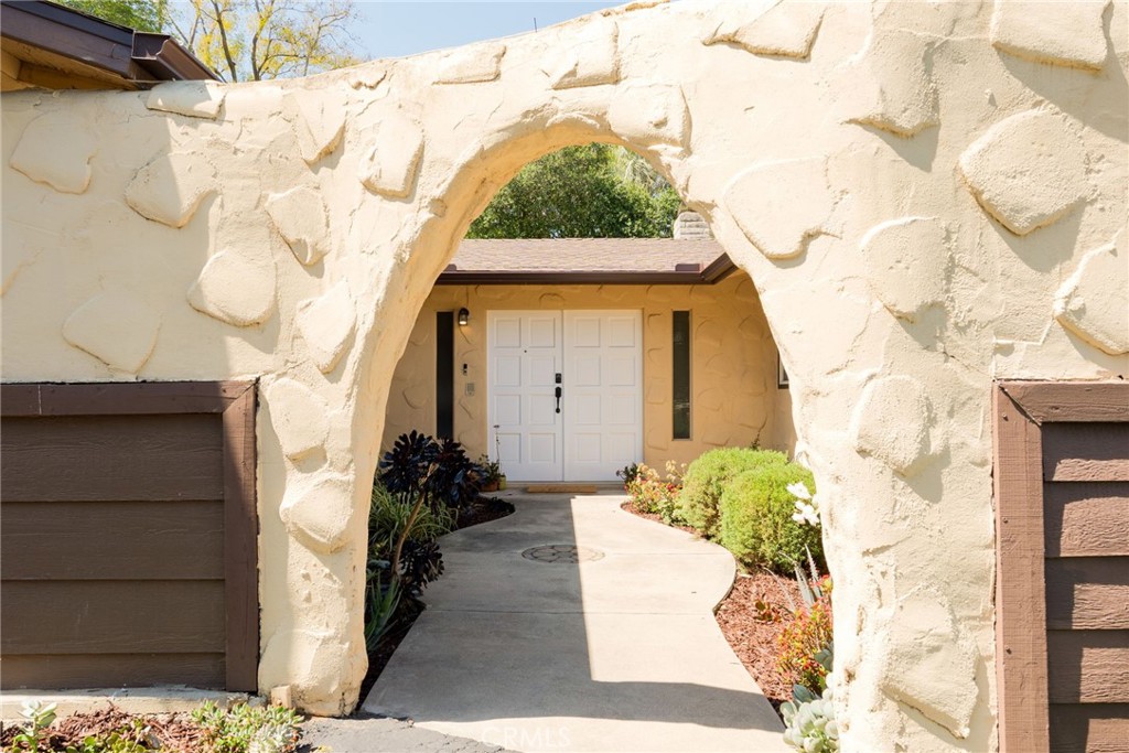 2211 Sunset Drive