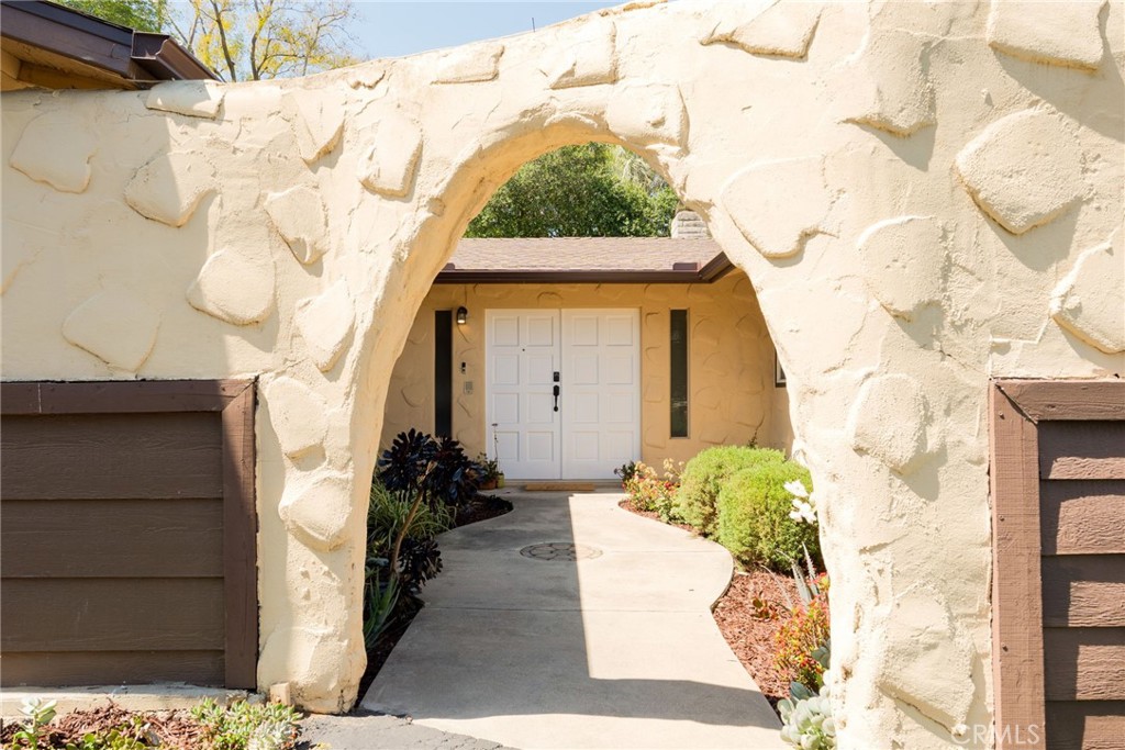 2211 Sunset Drive