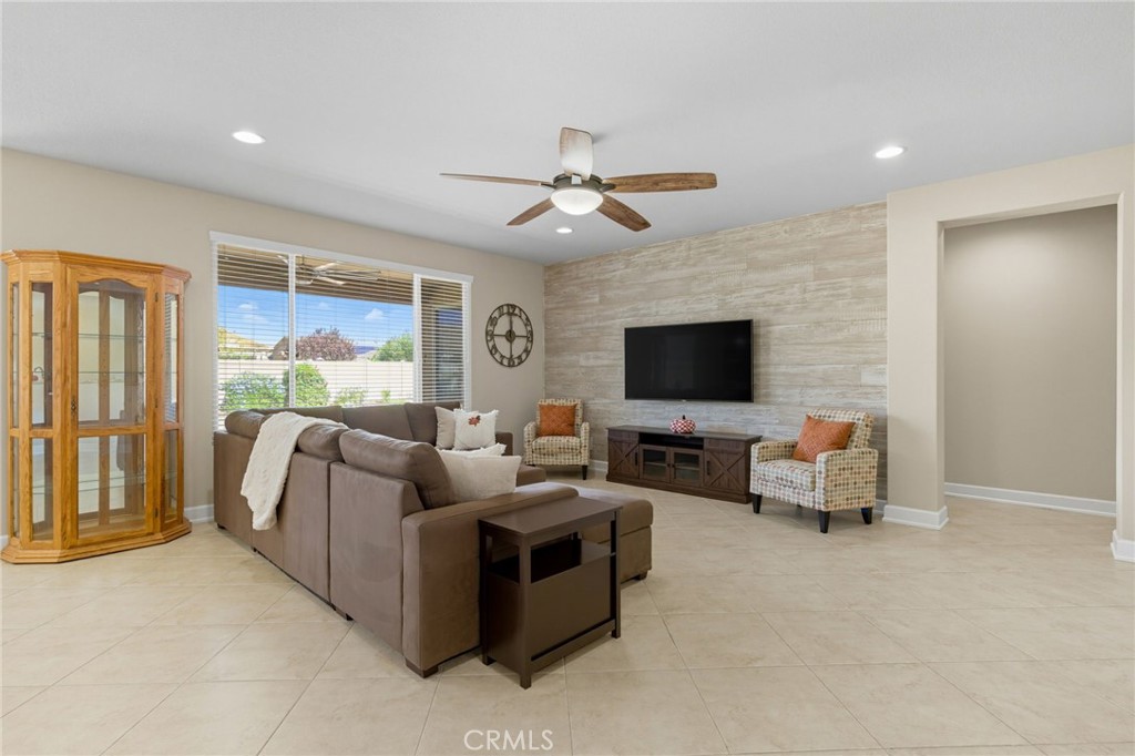 5584 Corte Del Mar
