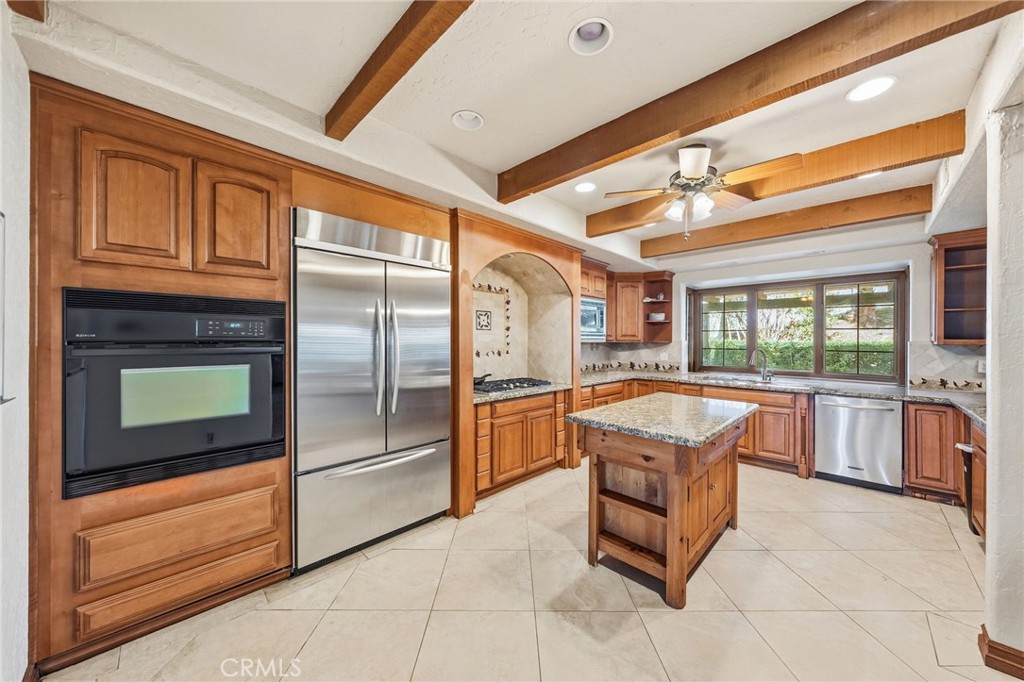 41309 Avenida Biona