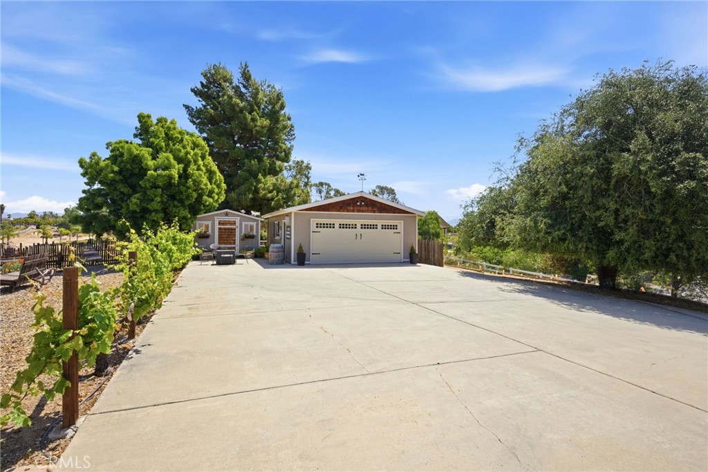 41714 Avenida De Anita