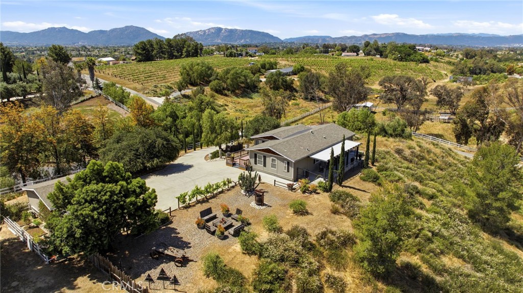 41714 Avenida De Anita