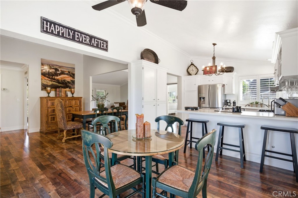 41714 Avenida De Anita