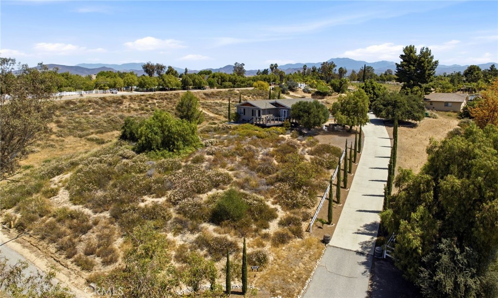 41714 Avenida De Anita