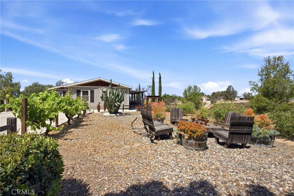 41714 Avenida De Anita