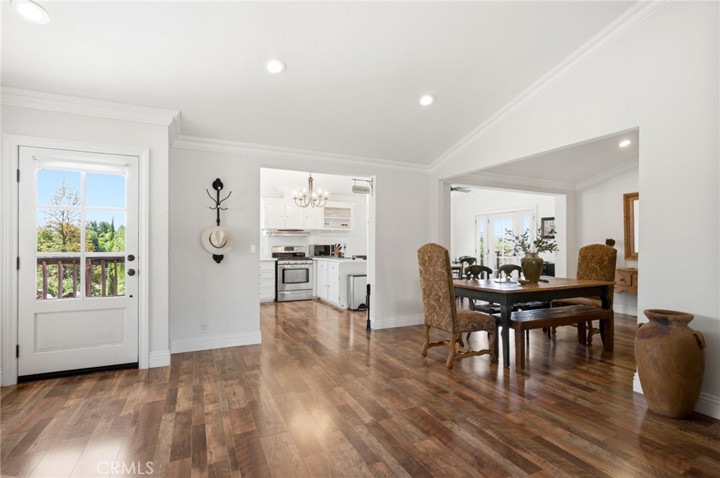 41714 Avenida De Anita