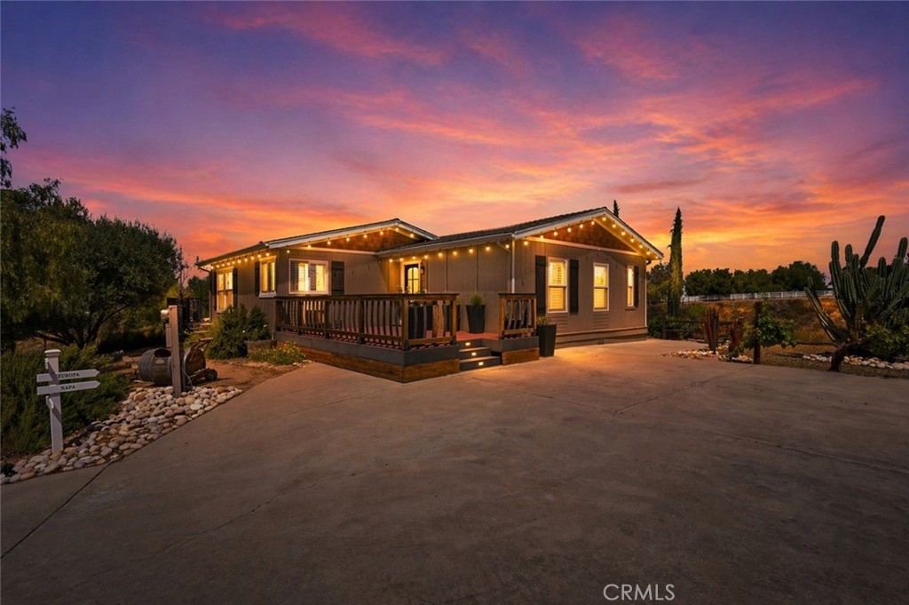 41714 Avenida De Anita