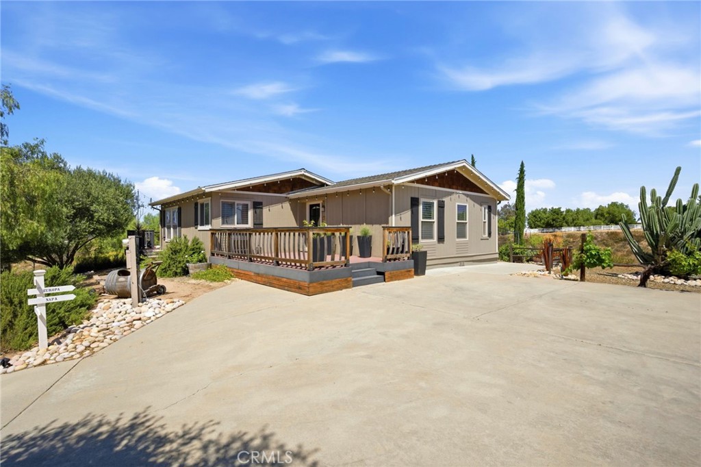 41714 Avenida De Anita