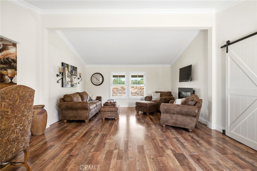 41714 Avenida De Anita