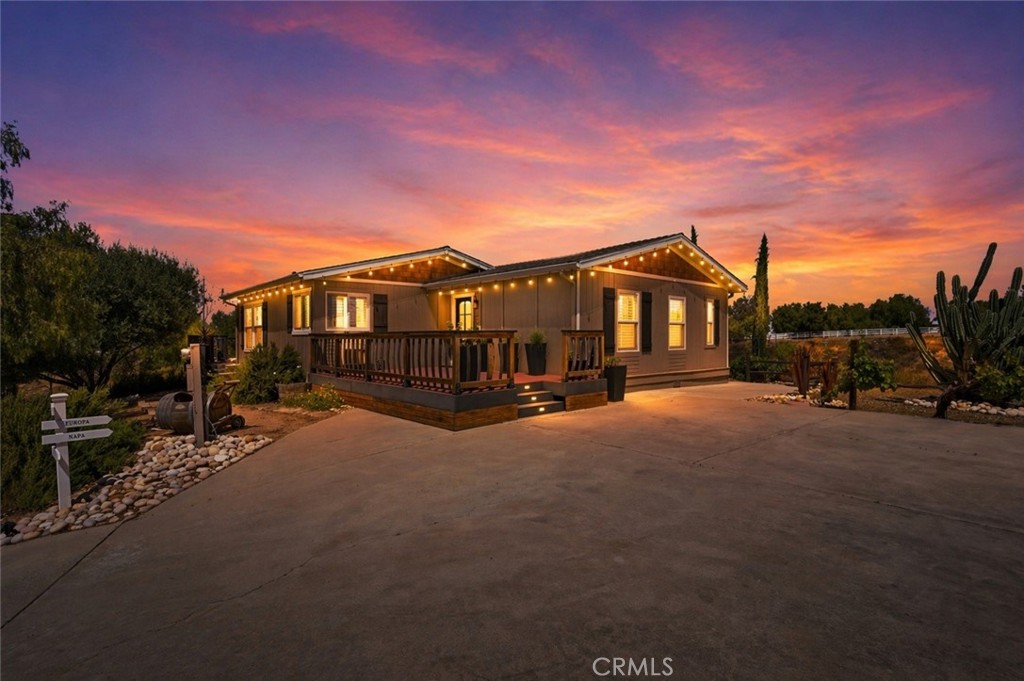 41714 Avenida De Anita
