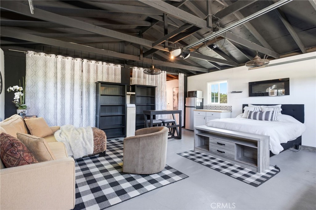 41714 Avenida De Anita