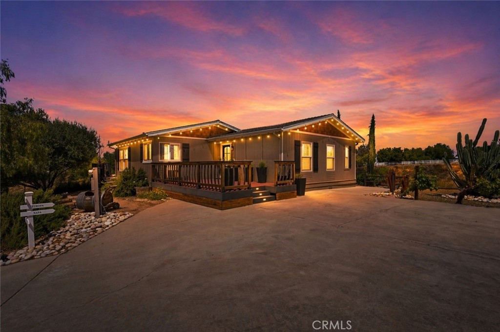41714 Avenida De Anita