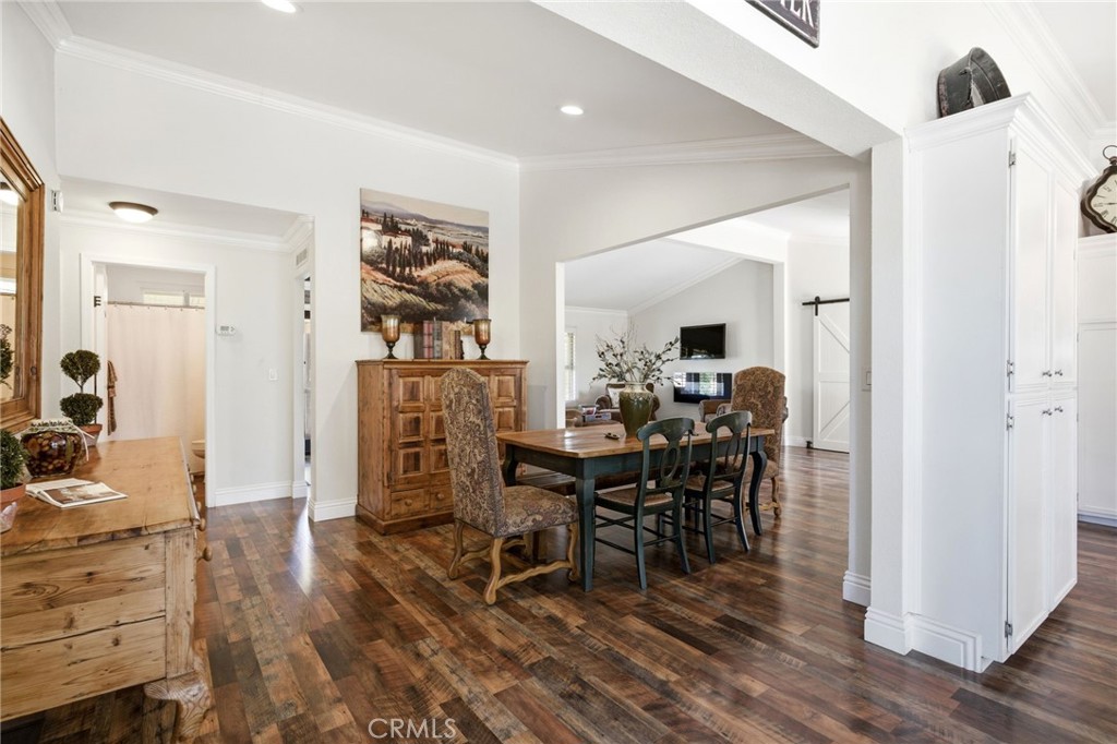 41714 Avenida De Anita