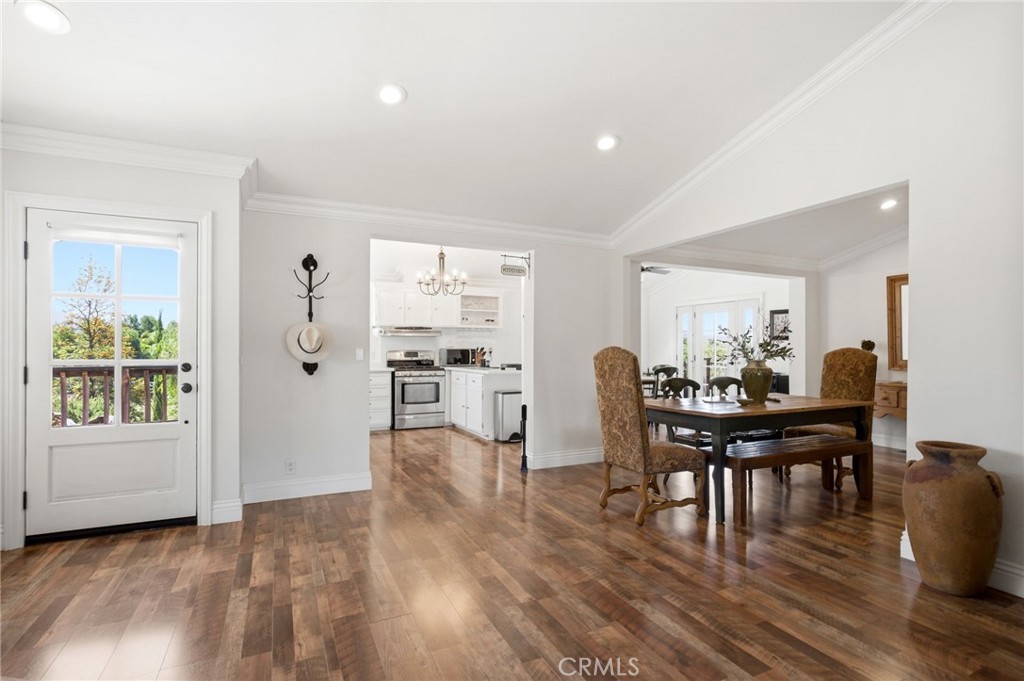 41714 Avenida De Anita