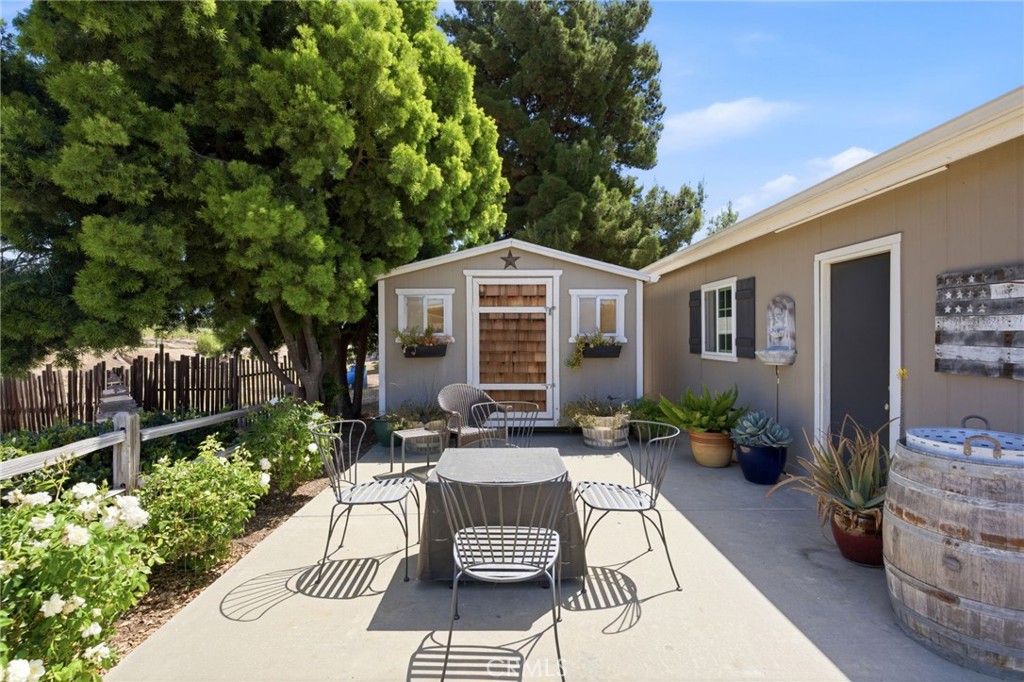 41714 Avenida De Anita