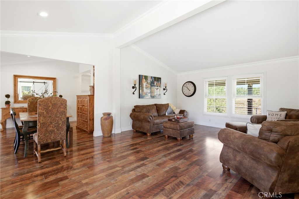 41714 Avenida De Anita