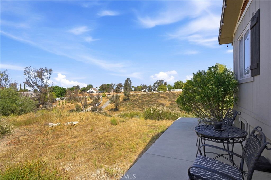 41714 Avenida De Anita