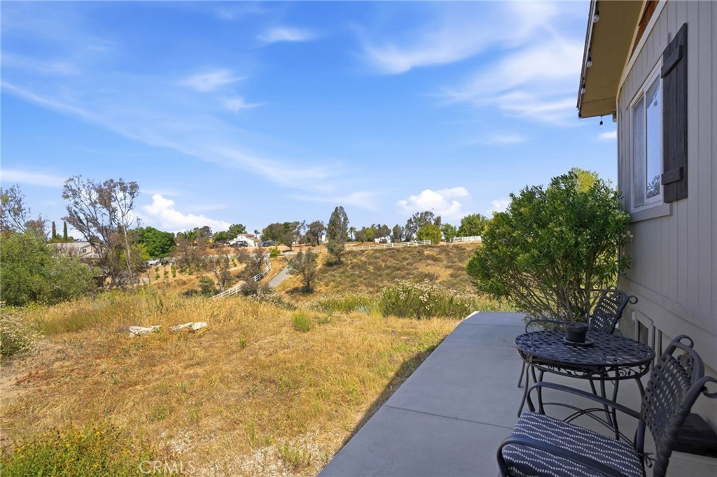 41714 Avenida De Anita