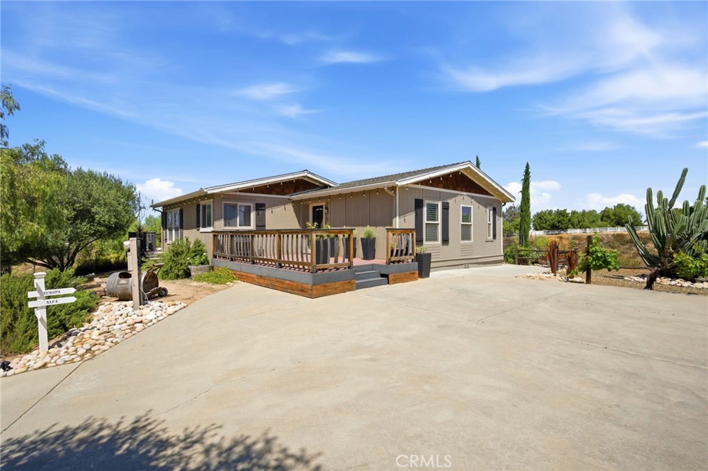 41714 Avenida De Anita