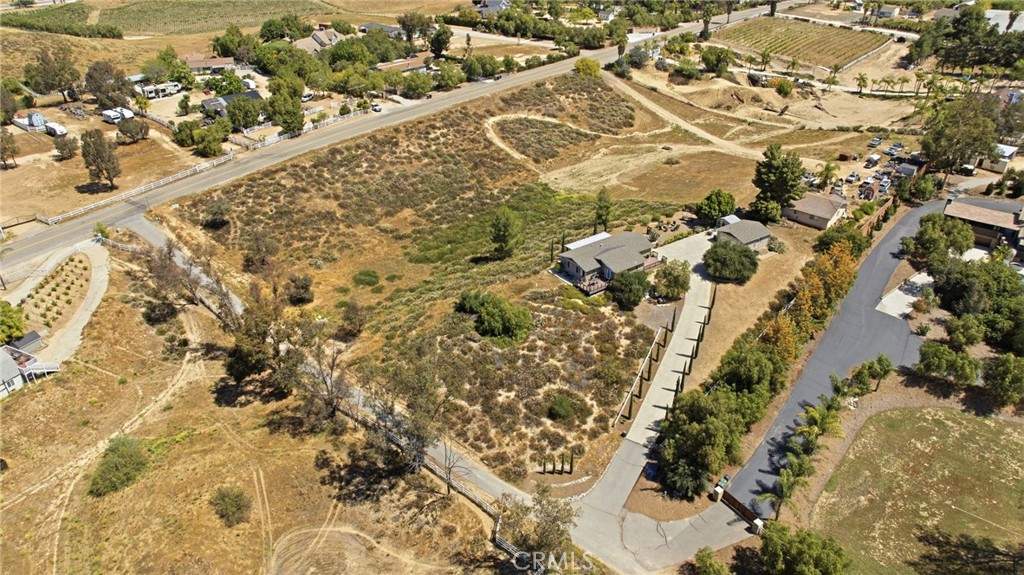41714 Avenida De Anita