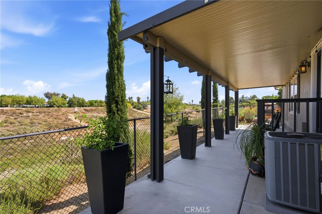 41714 Avenida De Anita