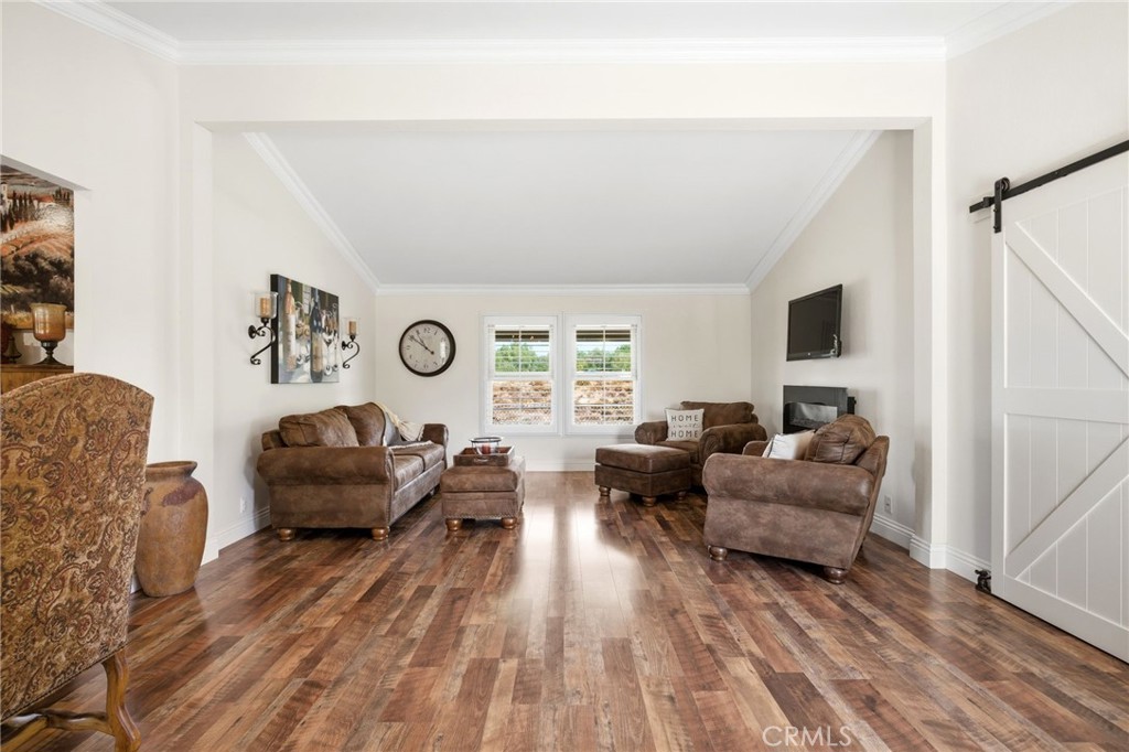 41714 Avenida De Anita