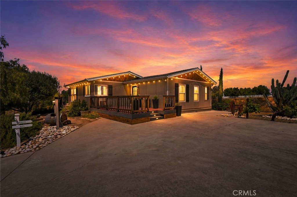 41714 Avenida De Anita